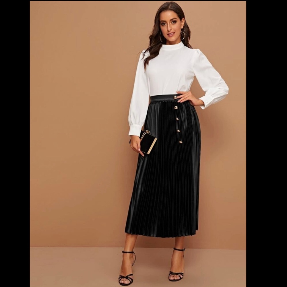 Gold button front pleated skirt